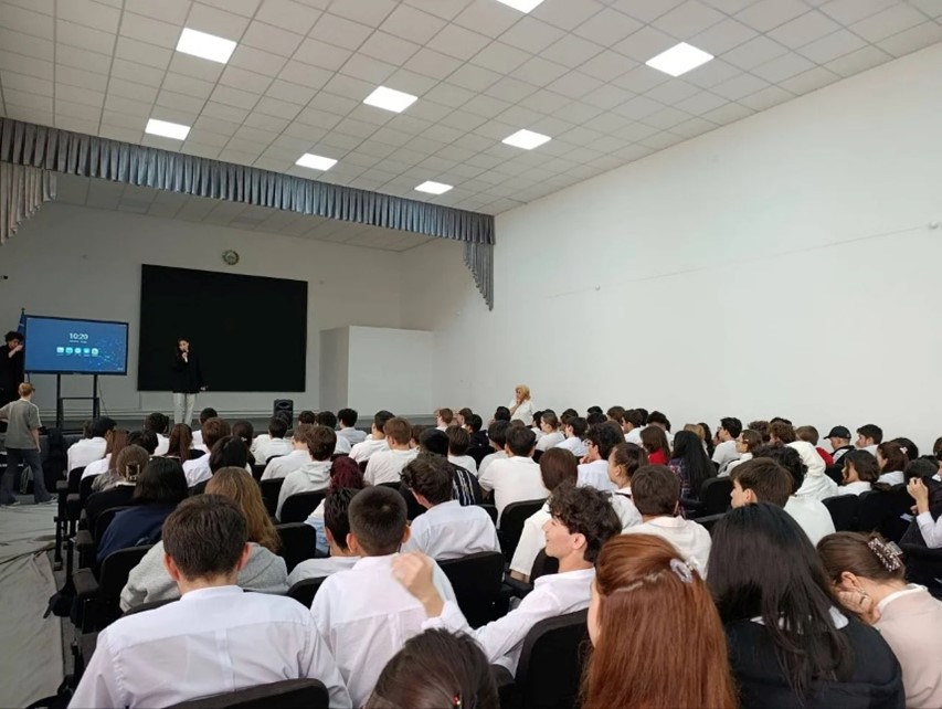 Студентами под руководством Кошелевой А.Н. и Рохиной Е.В. в школах г. Ташкента были проведены профориентационные мероприятия для школьников