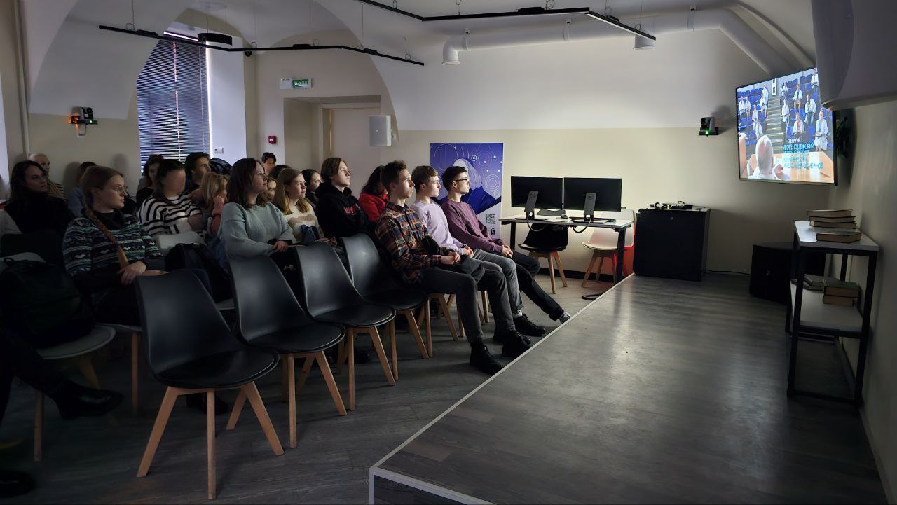 Приглашаем на просмотр фильма "Вдвоем на льдине"