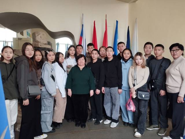 Школьники из Усть-Алданского улуса Республики Саха (Якутия) посетили институт народов севера 