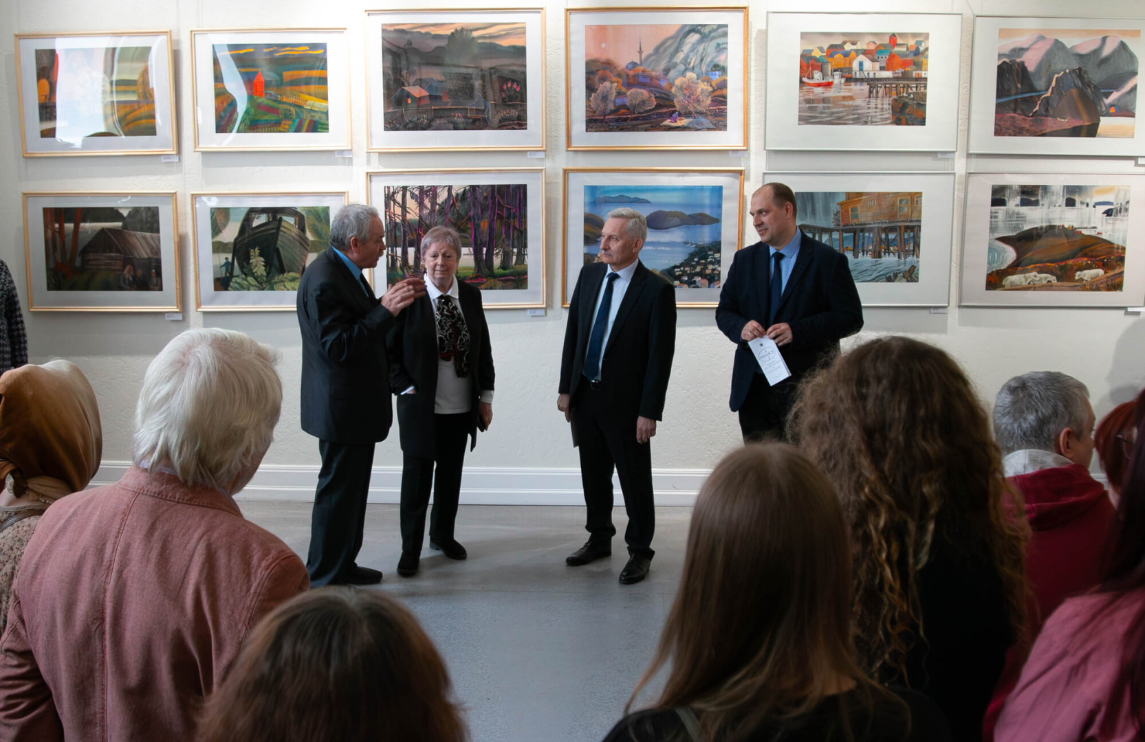 В Герценовском университете открылась выставка дуэта художников-педагогов Ксении Почтенной и Александра Мажуги