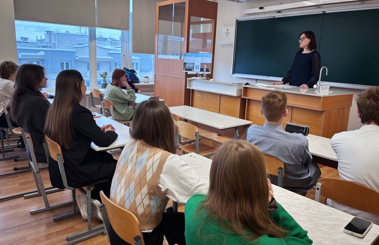 Преподаватель кафедры основ дефектологии и реабилитологии продолжила серию профориентационных мероприятий для учащихся старших классов