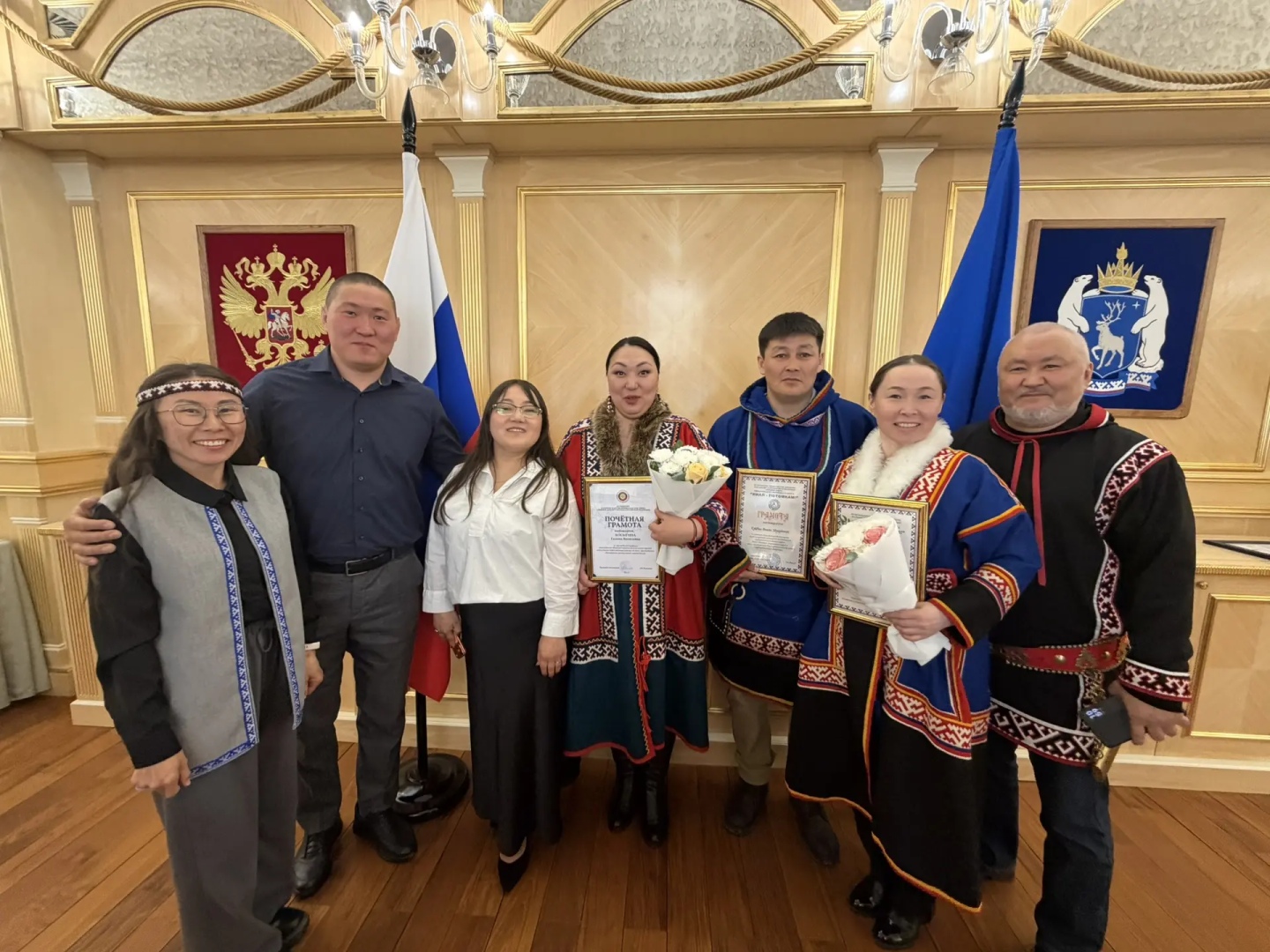 Выпускники института народов Севера на Ямале получили благодарственные грамоты в честь Дня коренных малочисленных народов РФ