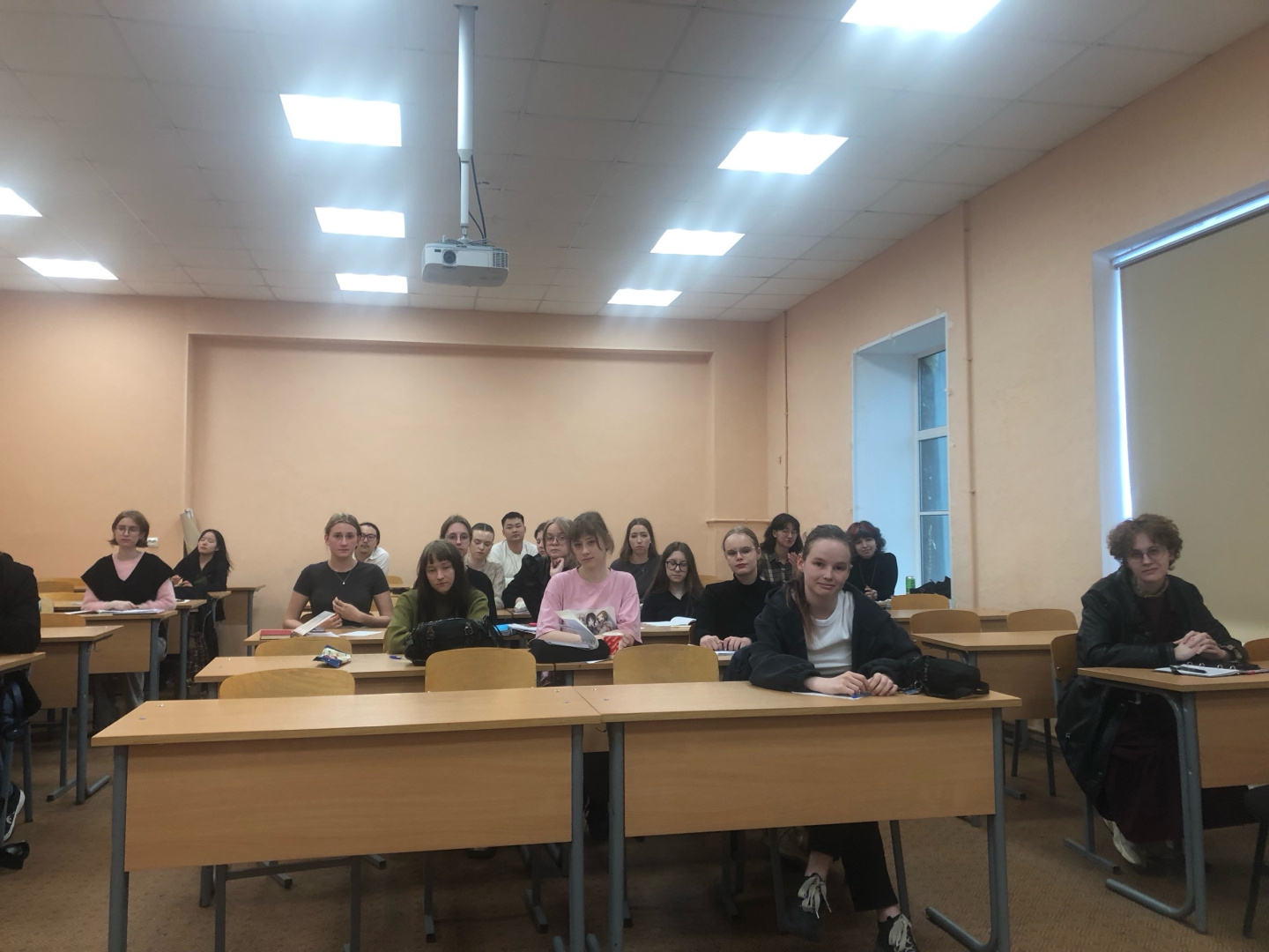 16.05.2026 в 16.00 состоялся кураторский час в группе 1 об-СОЦ/25 на тему «Противодействие употреблению и незаконному обороту наркотических средств»