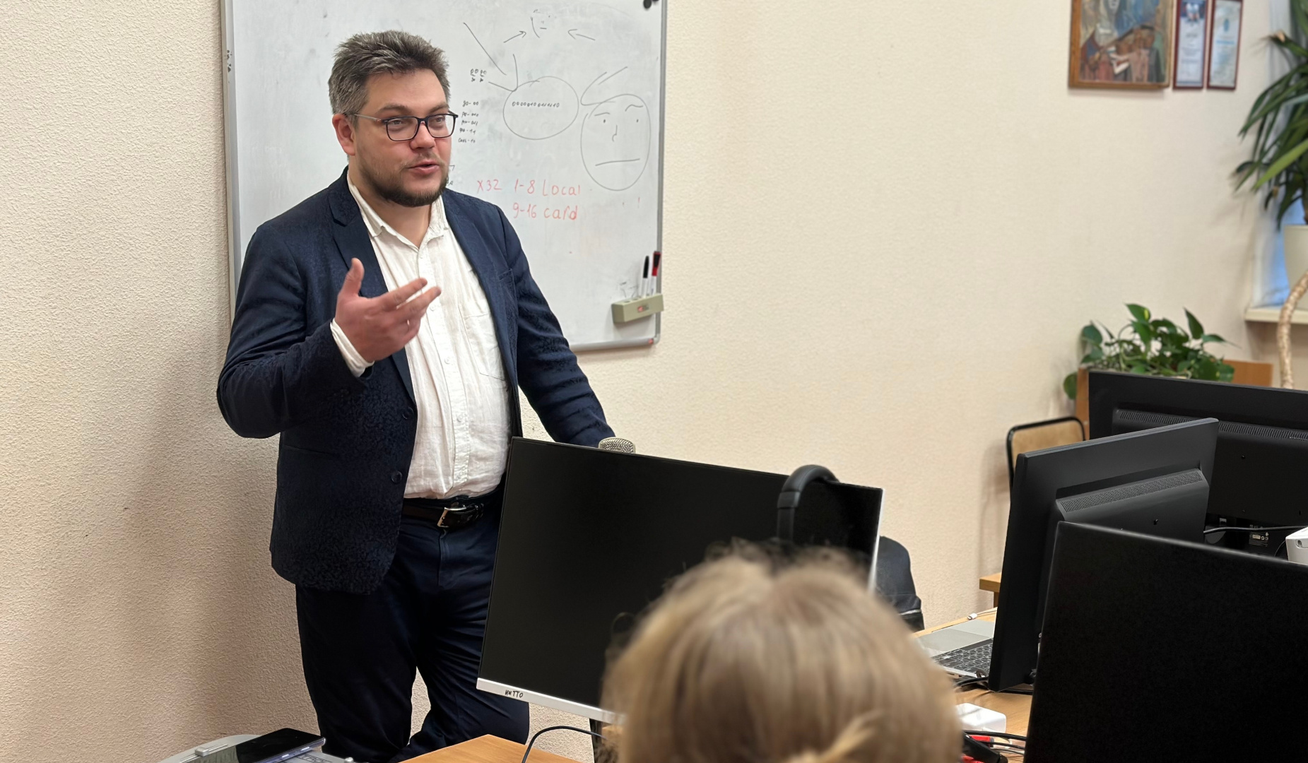 Ощущение живого звука остается за человеком, несмотря на развитие алгоритмов: композитор Артем Ананьев встретился с герценовцами