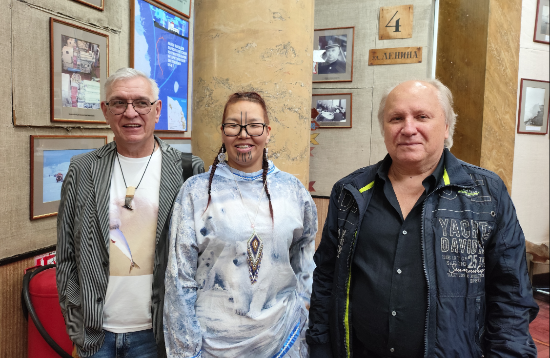 З.Г.Туре и сыновья Ю.С.Рытхэу слева Александр, справа Сергей..png