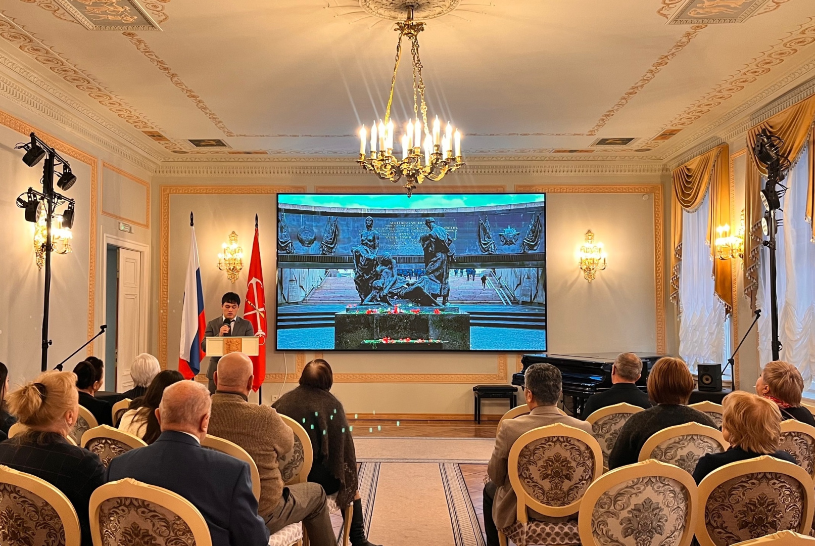 Представители Герценовского университета почтили подвиг Ленинграда и Ташкента