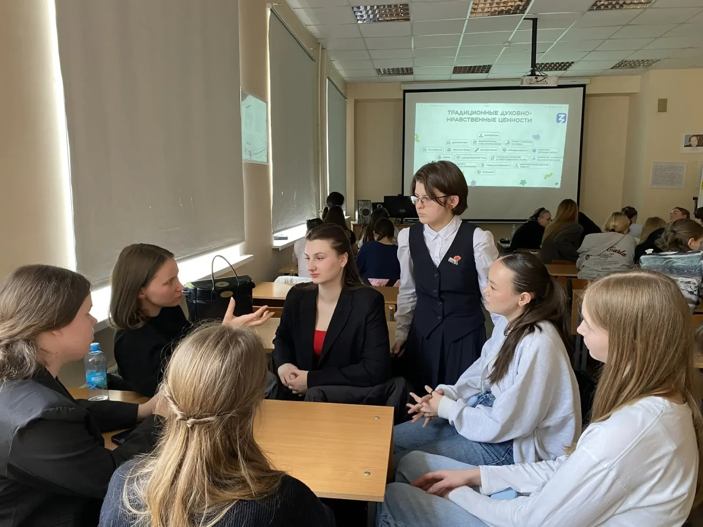 В институте детства Герценовского университета обсудили роль семьи в воспитании традиционных духовно-нравственных ценностей