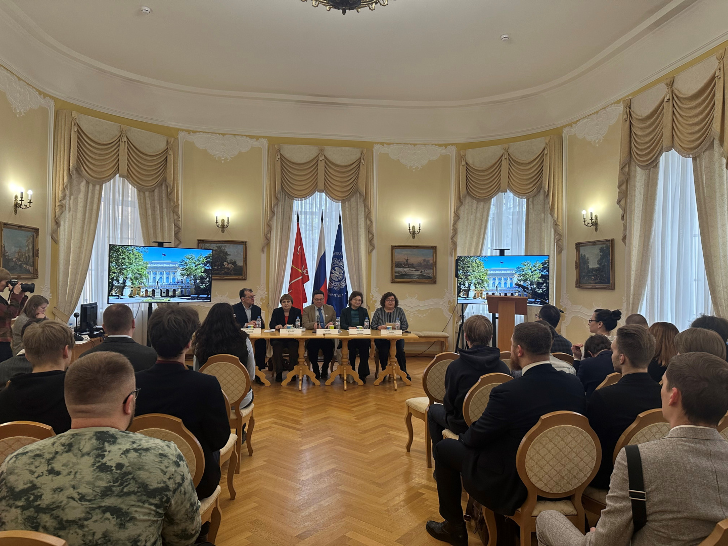 Состоялась Юбилейная международная научно-практическая конференция «Герценовские чтения: Россия и мир-2024. Актуальные вопросы политического знания» (к 25-летию кафедры политологии Института истории и социальных наук РГПУ им. А.И. Герцена)