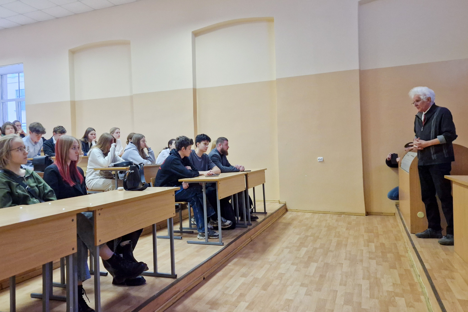 В институте физики в рамках проекта «Современные достижения науки и техники» состоялась научно-популярная лекция «Проблемы поиска жизни вне Земли»