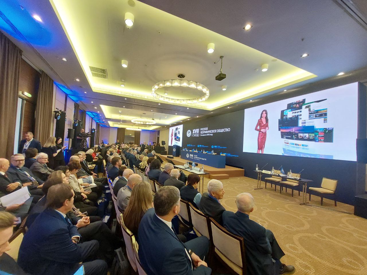 Декан Дмитрий Субетто участвует в XVII Съезде Русского географического общества