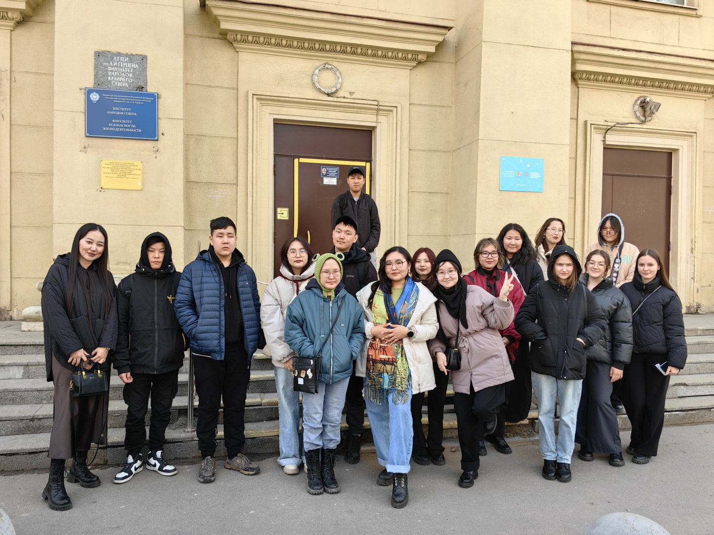 Школьники из Усть-Майского улуса Республики Саха (Якутия) посетили институт народов Севера