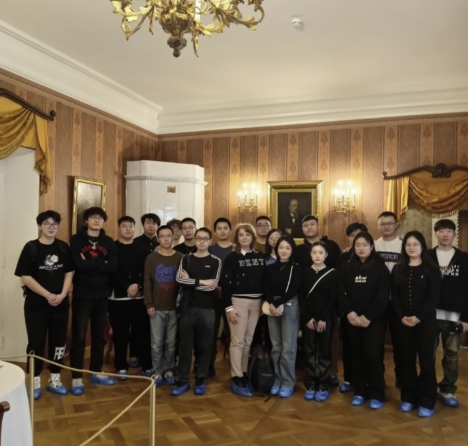 В музее Некрасова.png