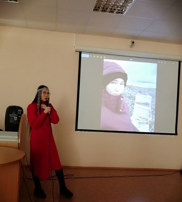 Екатерина Суржанинова.png