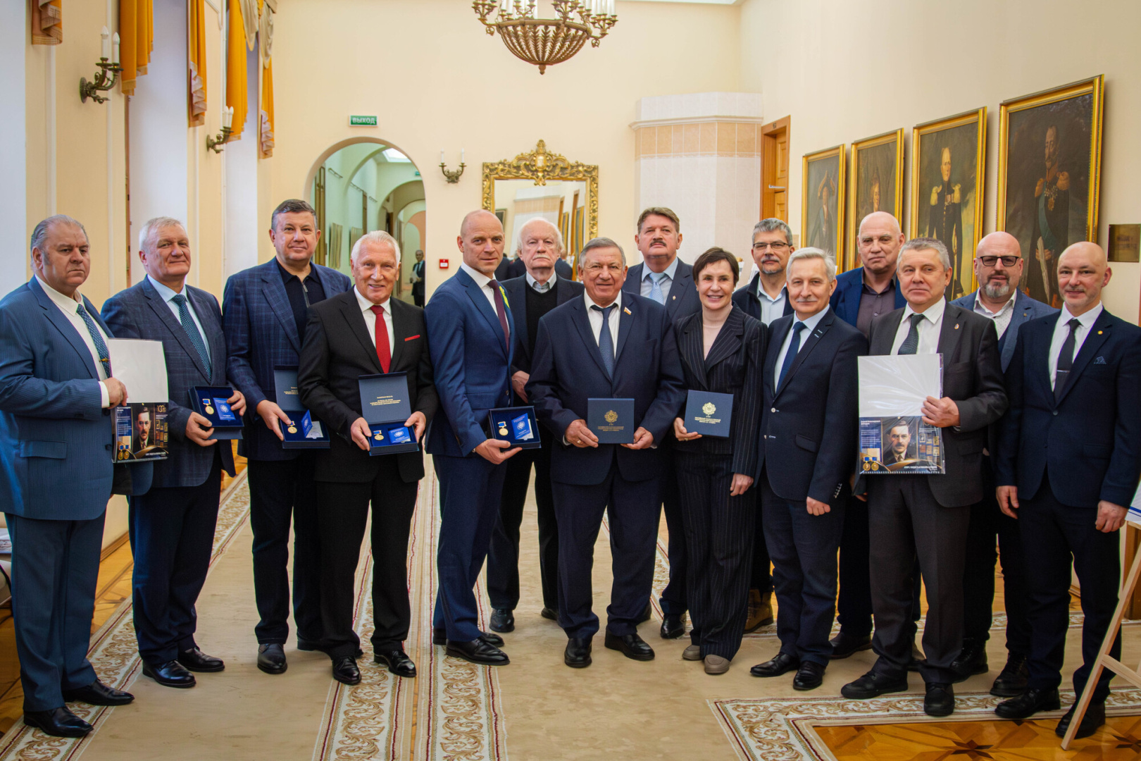 Юбилейные медали, портрет Дюперрона и фотовыставка: в РГПУ отметили столетие кафедры физического воспитания