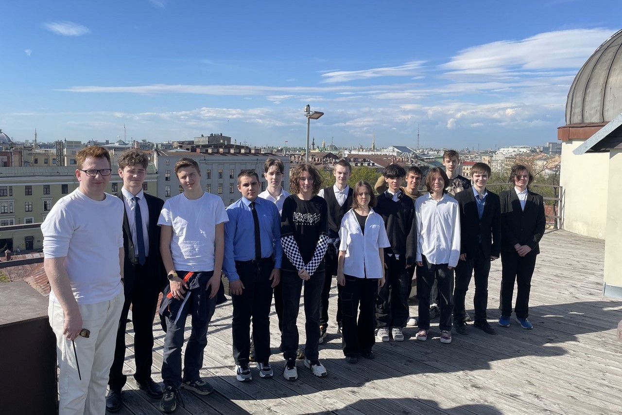 Учащиеся 9-х классов школы № 106 Приморского района Санкт-Петербурга посетили обзорную экскурсию по институту физики