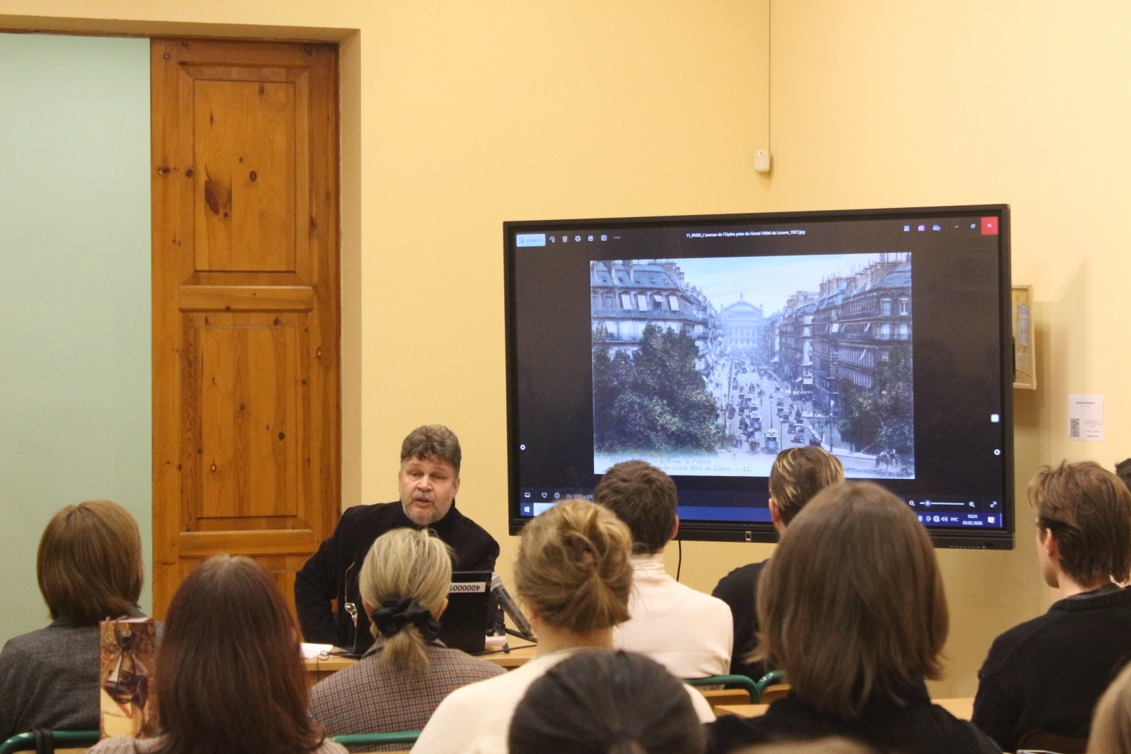 Лекция "Арт-топика" прошла в институте философии человека