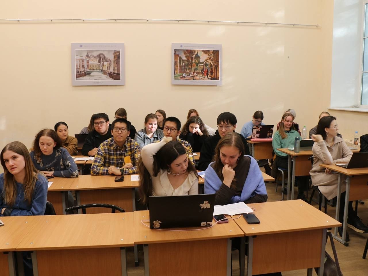 Круглый стол «Образование без границ»: в гостях у СНО Института художественного образования