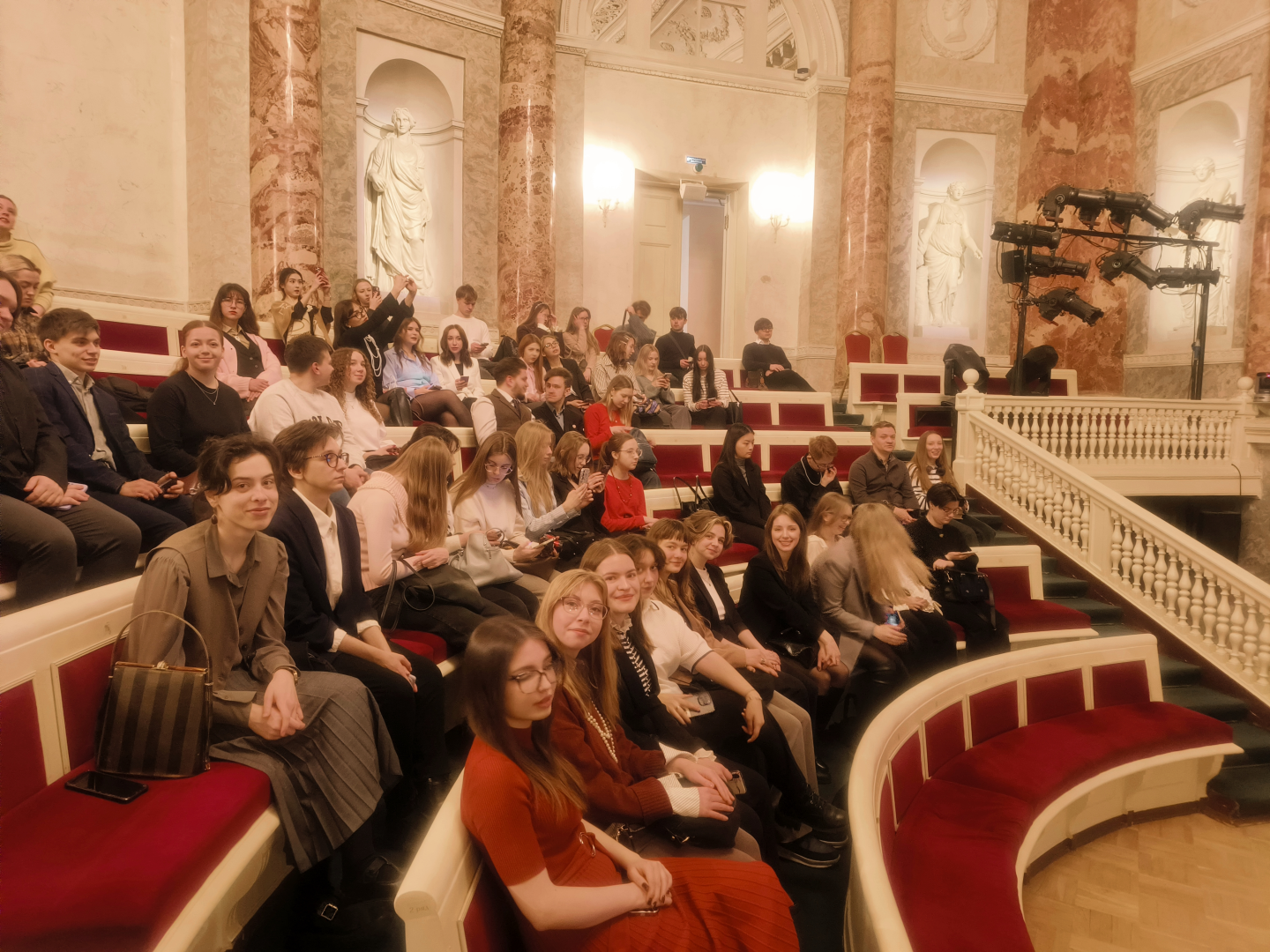 Студенты института философии человека познакомились с Эрмитажем