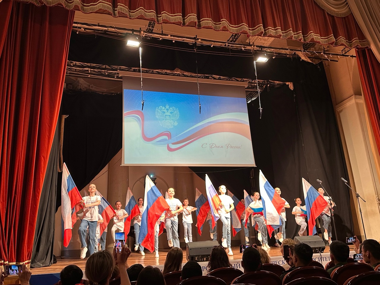 В Колонном зале РГПУ им. А.И. Герцена состоялся Праздничный концерт, посвященный Дню России