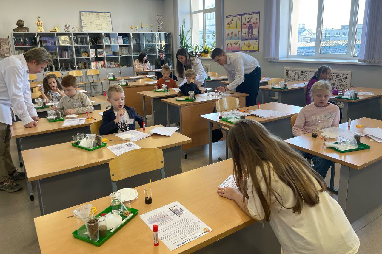 Студенты института физики выступили экспертами регионального чемпионата «Искатели профессий»