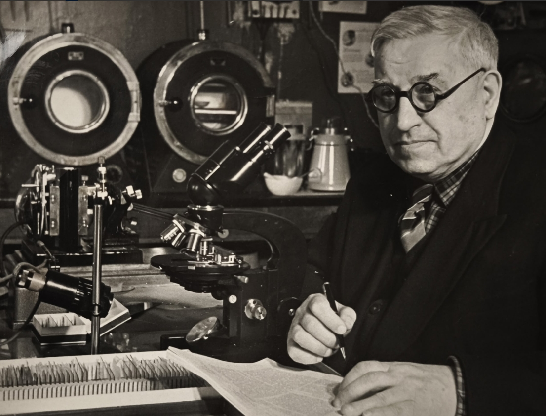 Ф.д. Сказкин за работой.jpeg